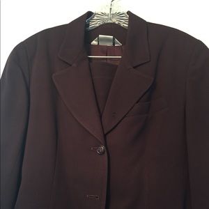 2 piece designer suite. 100% wool, fully lined